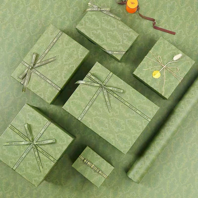 রিবন সহ সবুজ এমবসিং কার্ডবোর্ড কসমেটিক প্যাকেজিং বক্স